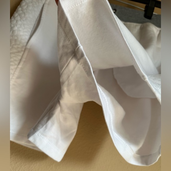 Nine West size medium comfy, quilted, white active shorts with pockets! - Picture 5 of 11